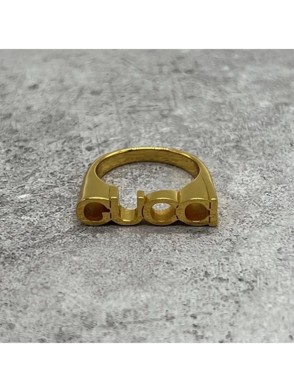 Gucci No 16: Logo Ring M Gold